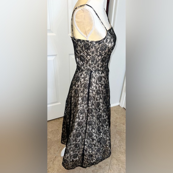 $7 GORGEOUS LACE DRESS SIZE 7/8. $7 IF BUNDLED - Picture 7 of 8